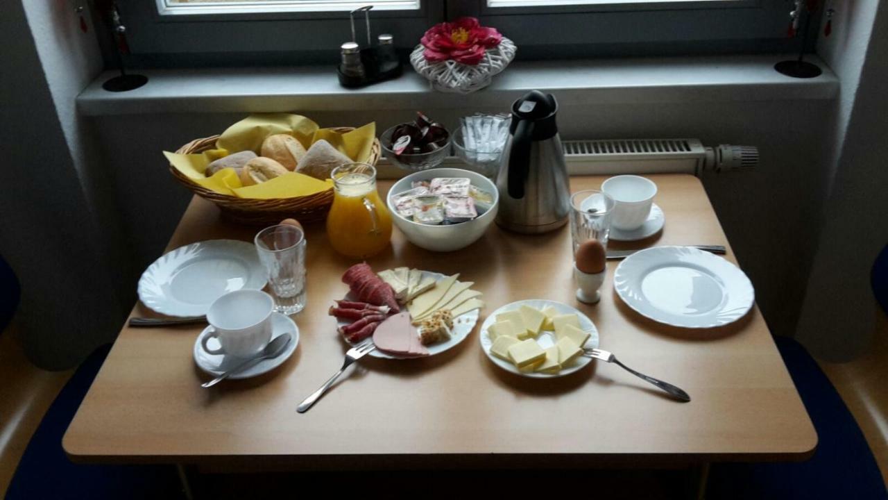 Hanse Haus Pension ไกรฟ์สวัลด์ ภายนอก รูปภาพ